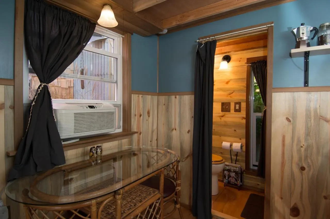 Caravan- The Tiny House Hotel Portland 3*,